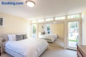 Image of Beach Resort Home with Ocean Views Jacuzzi & Sauna!