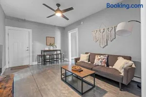 Image of Navarre Apartments