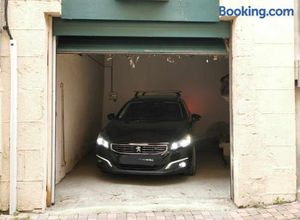 Image of Le Vieux Tacot avec garage