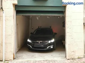 Image of Le Vieux Tacot avec garage
