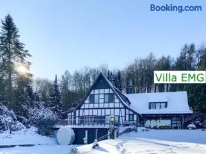 Image of Ferienhaus Villa EMG Osnabrück Bielefeld in Preussisch-Oldendorf, Alleinlage, eigene Wald und See, Jacuzzi, Sauna für Familien Gruppen bis 20 Personen