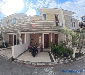 Image of Ndalem Ngadimulyo Homestay Jogja Family Only