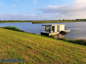 Image of AquaHome - NP de Biesbosch - Bijzonder overnachten op een houseboat!