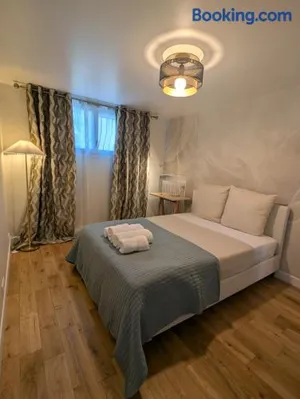 Image of Cosy appartment with access to garden, parking and direct line to Eiffel tower