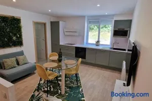 Image of La Dame - Parking Privé GRATUIT Proche GE Alstom & Centre-Ville