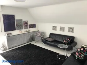Image of Bel Art Etage mit großem Parkplatz