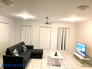 Image of Modern 4BR close to the Airport- Whole house