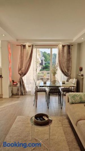 Image of Aux portes de Paris / Studio Bord de Marne