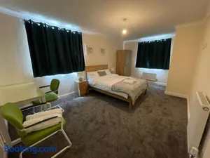 Image of The Iris house is close to city centre and is ideal for tourists, visiting family members or work related activities including contractors