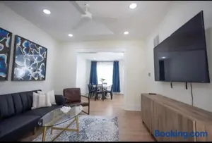 Image of Newly renovated 2 bdr apt, 1 block from the beach