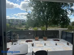 Image of 安静的住宅区 4个卧室3个卫生间 步行5分钟到达火车站Westfield 购物中心