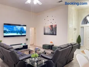 Image of Charming 3-bedroom house near AT&T Stadium, Six Flag, DFW Airport