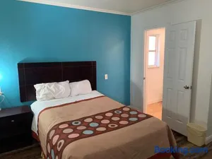 Image of Holiday Motel