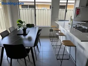 Image of Luxury 4 bedroom house in Wellard only 30 minutes from Perth City