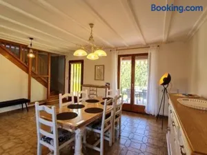 Image of Chalet rénové avec jardin, terrasse, équipement fitness et proche centre-ville - FR-1-585-88
