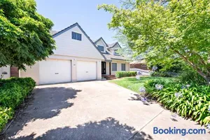 Image of Beveridge House - Poolside Entertainer, Firepit
