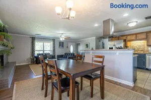 Image of Perfect 3BR Retreat Near Downtown and Lake Acworth