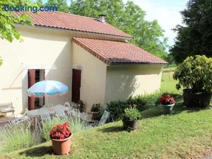 Image of Maison de Charme à la Ferme avec Jardin, Cheminée et Wifi, près de Périgueux - FR-1-616-40