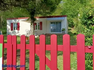 Image of Maison en Berry avec jardin clos et terrasse - draps et ménage inclus - FR-1-591-408