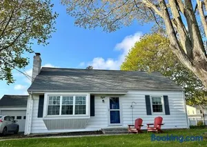 Image of Cheerful 3bd Cape feet from beach, river access