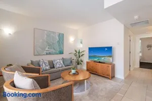 Image of Poolside luxury on Hastings St 212