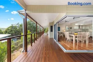 Image of AVALON 5 STAR LUX 4 Bedroom home Kingfisher Bay Fraser Island 8 GUEST