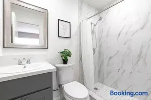 Image of 5 Mins to DT Alhambra - Homey 2BR Apt 4A