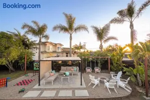 Image of Entire house - 4 Bedroom & 2 Bath, 5 Min to Beach