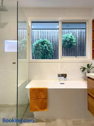 Image of Bayside Retreat near beach and Frankston centre