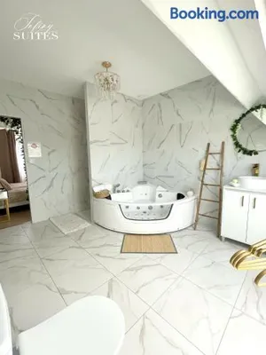 Image of Naturally Suite