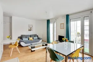 Image of Chic apart with parking near Paris
