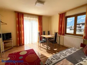 Image of Apart Huditz