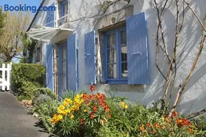 Image of LA MAISON BLEUE
