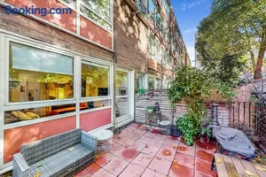 Image of Charming 2-bedroom maisonette with private garden