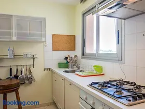 Image of Bel appartement spacieux face à l'étang - 2 chambres, parking, pas de WIFI - FR-1-604-5
