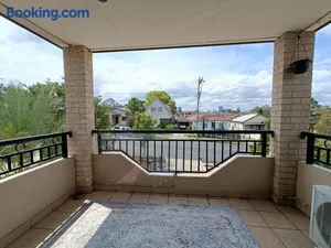 Image of Large Queen Bedroom with Air Conditioner G3