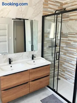 Image of Chambre dans une maison en Colocation proche paris et Disney Room in shared house