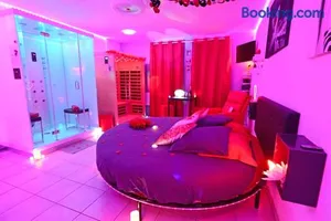 Image of Love Room à deux pas de l'Océan avec Hammam, Sauna et Bain à 2 :-)