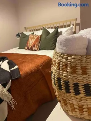 Image of Boutique, weaver’s cottage. Views