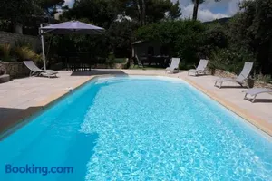 Image of Pleasant part of house with pool to share in Vaucluse, 4/6 people