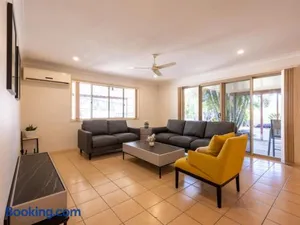Image of Peaceful 4B2B Sweet Home w Backyard at Springfield