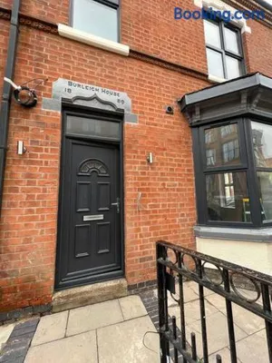 Image of Burleigh House - 3 Bed House