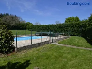 Image of Charmant Gîte avec Piscine, Jardin et Jeux Enfants près de St Pourçain/Sioule - FR-1-489-57