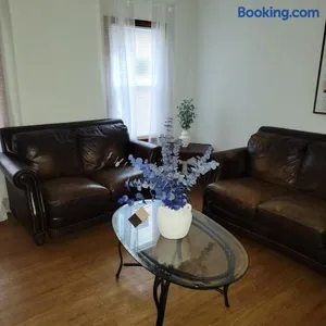 Image of Entire house - 4 Bedroom-Enfield