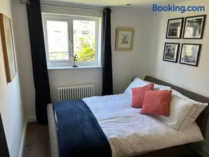 Image of Best rated in Barnsley- apartment sleeps 4 & 5 minute walk to town centre