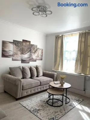 Image of New look flat In Waterloo