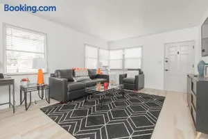 Image of Cool and Cozy Pad Close to Everything