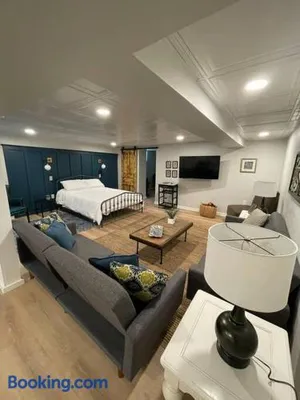 Image of Modern & Chic XL Studio w EZ City Airport Access