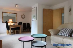 Image of 3 bedroom flat 10 mins walk to Bay and City center Free Parking