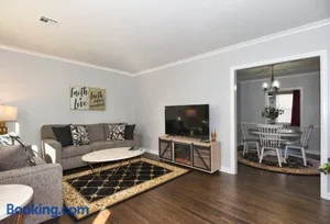 Image of BLUE FLAMINGO'S CHARMING HOME-Heart of Tulsa2- Cherry St-Expo-11th